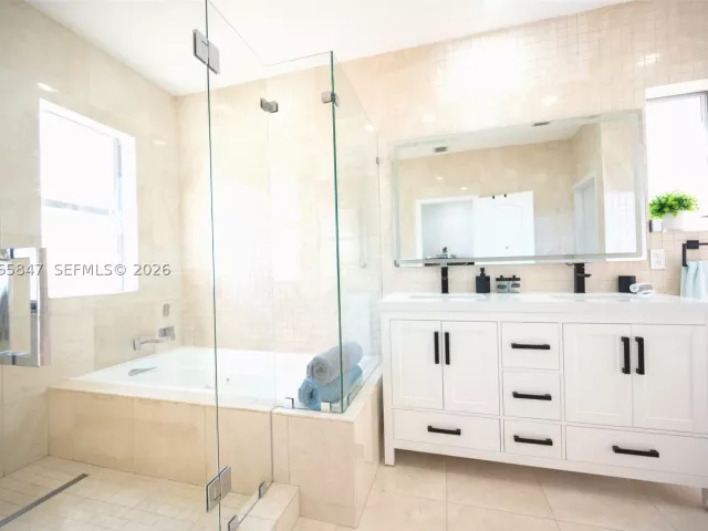 4-bedroom home for sale in Homestead - 1046 NE 17th Ter - MondialRealty