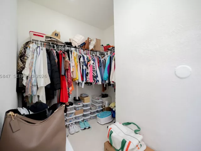 4-bedroom home for sale in Homestead - 1046 NE 17th Ter - MondialRealty
