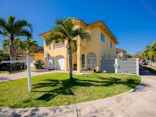 4-bedroom home for sale in Homestead - 1046 NE 17th Ter - MondialRealty