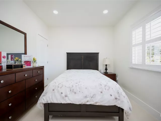 4-bedroom home for sale in Homestead - 1046 NE 17th Ter - MondialRealty