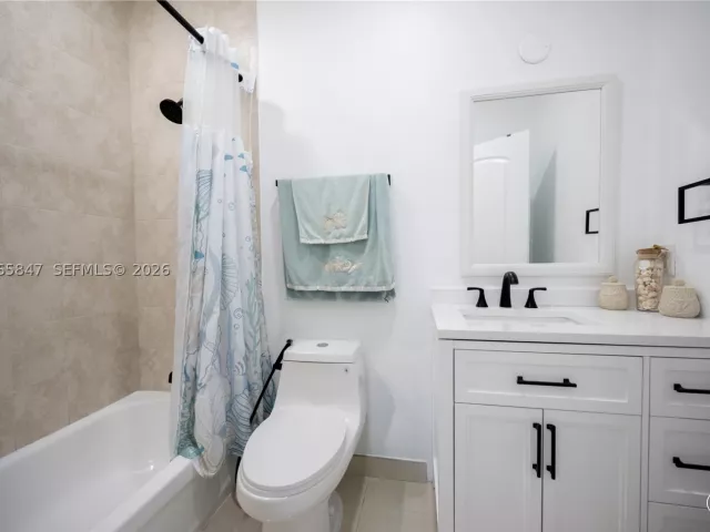 4-bedroom home for sale in Homestead - 1046 NE 17th Ter - MondialRealty