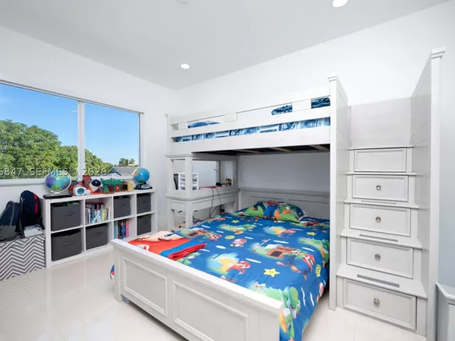 4-bedroom home for sale in Homestead - 1046 NE 17th Ter - MondialRealty