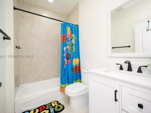 4-bedroom home for sale in Homestead - 1046 NE 17th Ter - MondialRealty