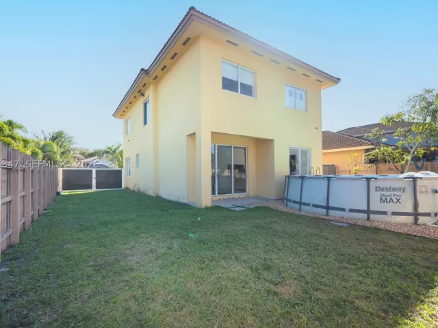 4-bedroom home for sale in Homestead - 1046 NE 17th Ter - MondialRealty