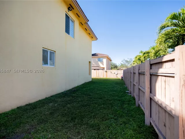 4-bedroom home for sale in Homestead - 1046 NE 17th Ter - MondialRealty