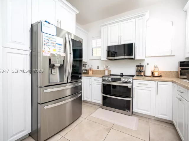 4-bedroom home for sale in Homestead - 1046 NE 17th Ter - MondialRealty