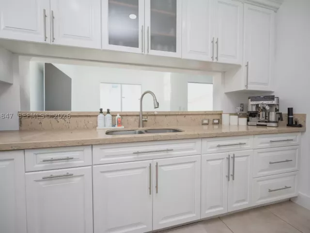 4-bedroom home for sale in Homestead - 1046 NE 17th Ter - MondialRealty