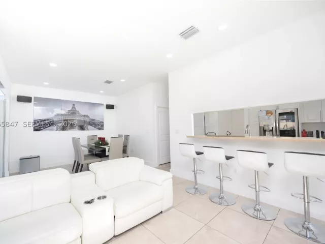 4-bedroom home for sale in Homestead - 1046 NE 17th Ter - MondialRealty