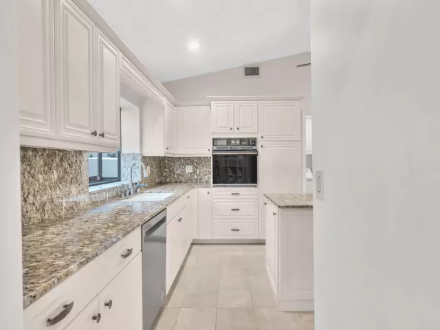 3-bedroom home for rent in Boca Raton - 22595 ESPLANADA Circle W - MondialRealty