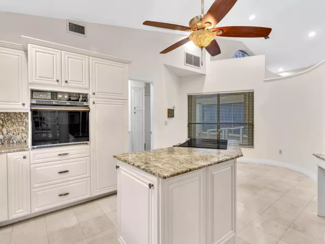 3-bedroom home for rent in Boca Raton - 22595 ESPLANADA Circle W - MondialRealty