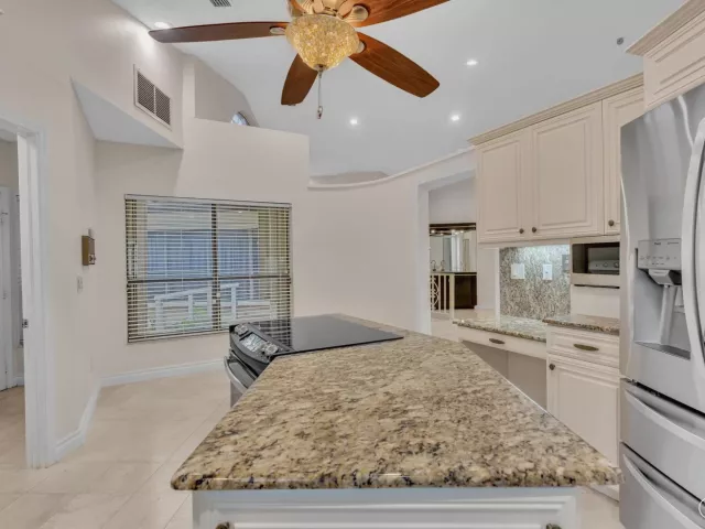 3-bedroom home for rent in Boca Raton - 22595 ESPLANADA Circle W - MondialRealty