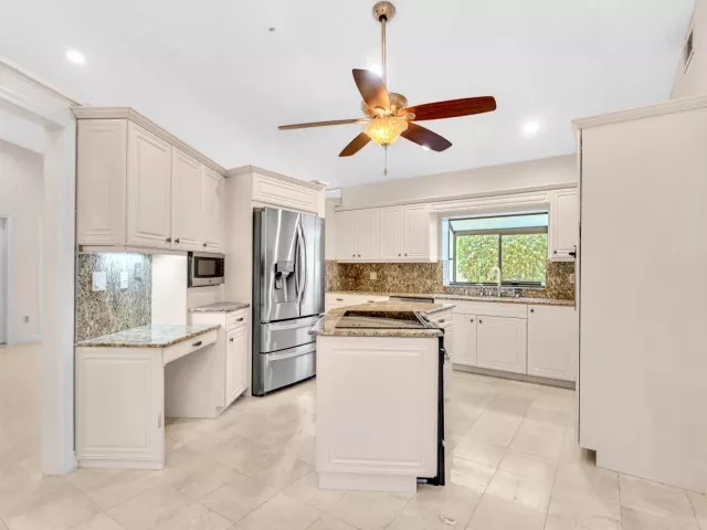 3-bedroom home for rent in Boca Raton - 22595 ESPLANADA Circle W - MondialRealty