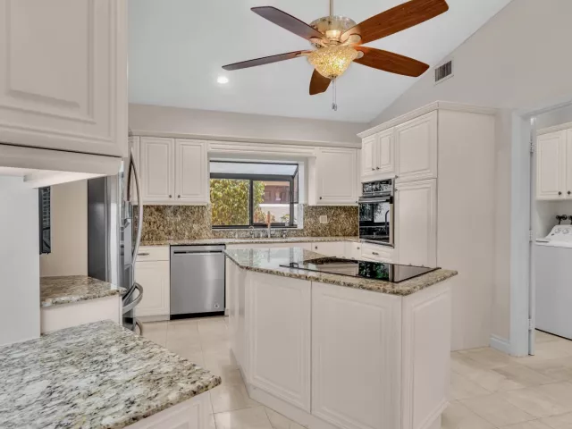 3-bedroom home for rent in Boca Raton - 22595 ESPLANADA Circle W - MondialRealty