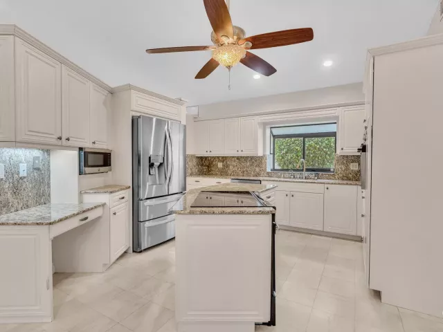 3-bedroom home for rent in Boca Raton - 22595 ESPLANADA Circle W - MondialRealty