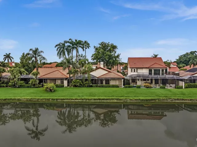 3-bedroom home for rent in Boca Raton - 22595 ESPLANADA Circle W - MondialRealty