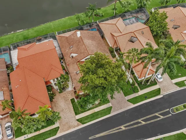 3-bedroom home for rent in Boca Raton - 22595 ESPLANADA Circle W - MondialRealty