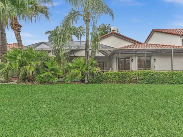 3-bedroom home for rent in Boca Raton - 22595 ESPLANADA Circle W - MondialRealty