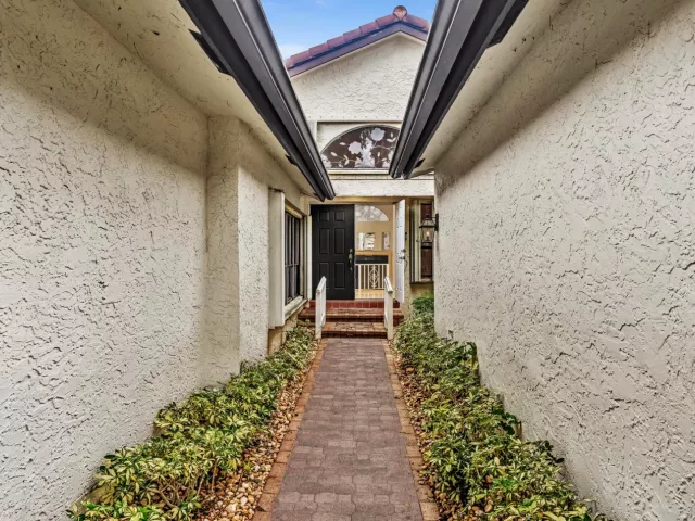 3-bedroom home for rent in Boca Raton - 22595 ESPLANADA Circle W - MondialRealty