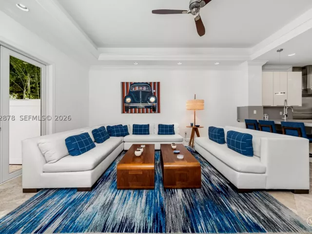 6-bedroom home for rent in Key Biscayne - 6 Coconut Ln - MondialRealty