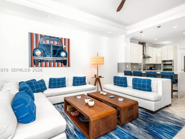 6-bedroom home for rent in Key Biscayne - 6 Coconut Ln - MondialRealty