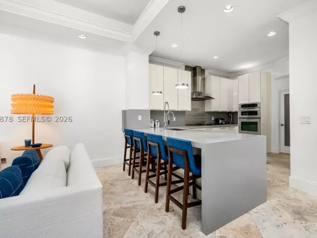 6-bedroom home for rent in Key Biscayne - 6 Coconut Ln - MondialRealty