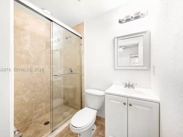 6-bedroom home for rent in Key Biscayne - 6 Coconut Ln - MondialRealty