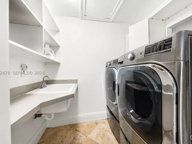 6-bedroom home for rent in Key Biscayne - 6 Coconut Ln - MondialRealty