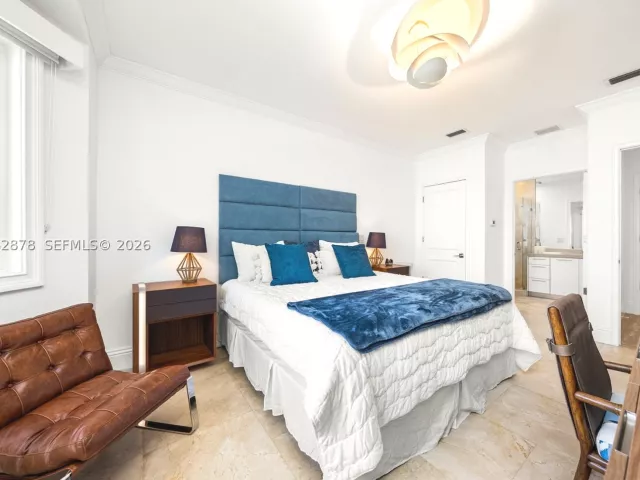 6-bedroom home for rent in Key Biscayne - 6 Coconut Ln - MondialRealty
