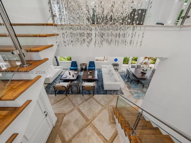 6-bedroom home for rent in Key Biscayne - 6 Coconut Ln - MondialRealty