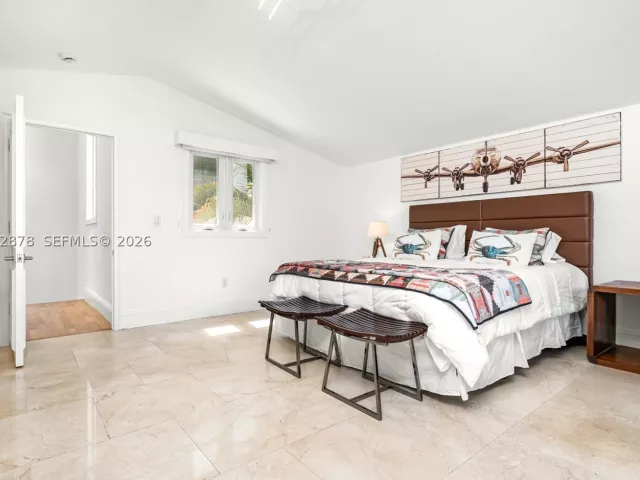 6-bedroom home for rent in Key Biscayne - 6 Coconut Ln - MondialRealty