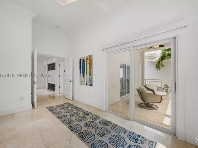 6-bedroom home for rent in Key Biscayne - 6 Coconut Ln - MondialRealty