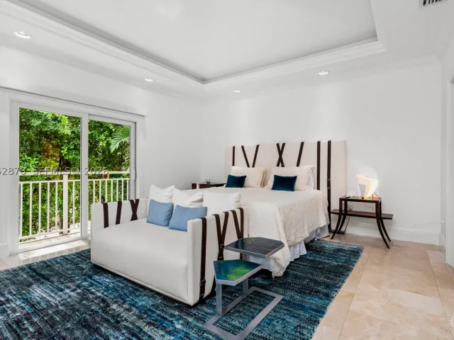 6-bedroom home for rent in Key Biscayne - 6 Coconut Ln - MondialRealty