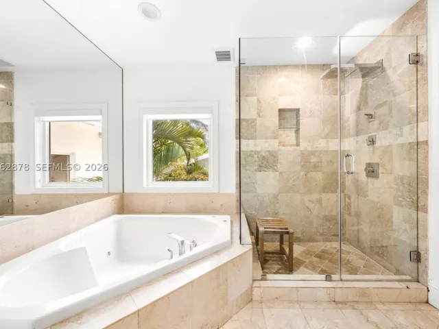 6-bedroom home for rent in Key Biscayne - 6 Coconut Ln - MondialRealty