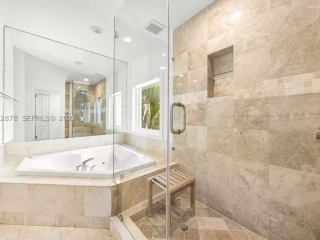 6-bedroom home for rent in Key Biscayne - 6 Coconut Ln - MondialRealty