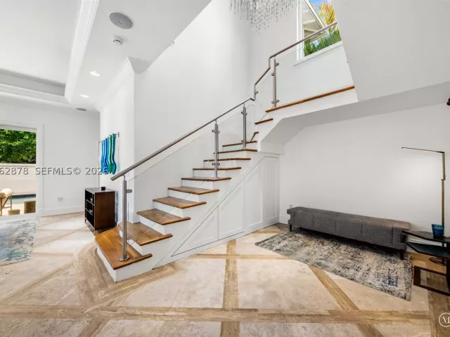 6-bedroom home for rent in Key Biscayne - 6 Coconut Ln - MondialRealty