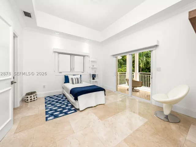 6-bedroom home for rent in Key Biscayne - 6 Coconut Ln - MondialRealty