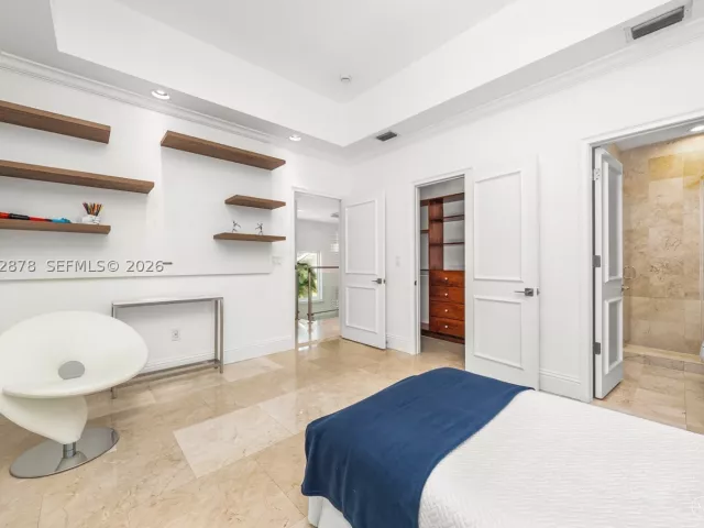 6-bedroom home for rent in Key Biscayne - 6 Coconut Ln - MondialRealty