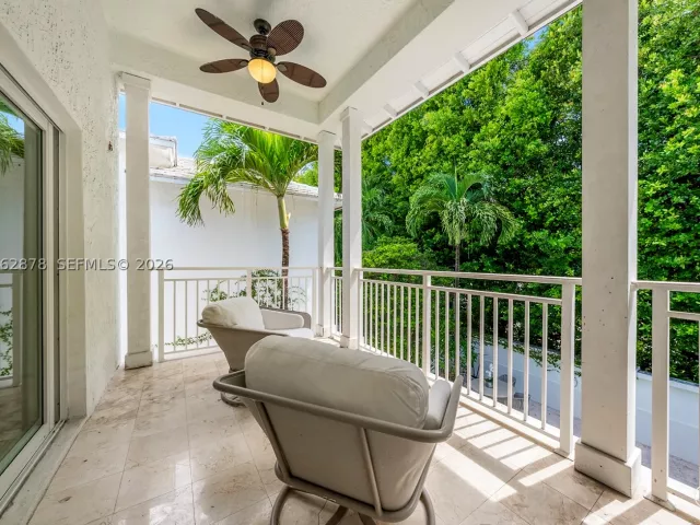 6-bedroom home for rent in Key Biscayne - 6 Coconut Ln - MondialRealty