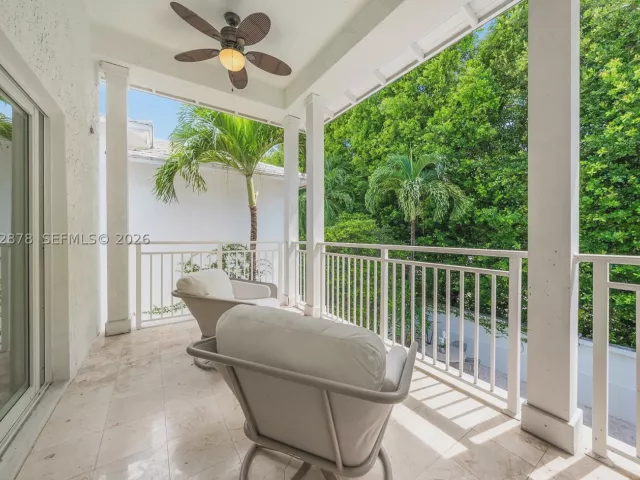 6-bedroom home for rent in Key Biscayne - 6 Coconut Ln - MondialRealty