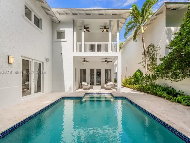 6-bedroom home for rent in Key Biscayne - 6 Coconut Ln - MondialRealty