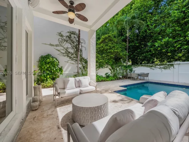 6-bedroom home for rent in Key Biscayne - 6 Coconut Ln - MondialRealty