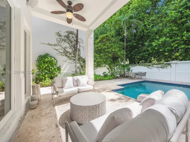 6-bedroom home for rent in Key Biscayne - 6 Coconut Ln - MondialRealty
