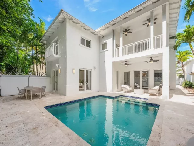 6-bedroom home for rent in Key Biscayne - 6 Coconut Ln - MondialRealty