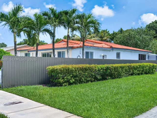 3-bedroom home for sale in Miami - 6010 SW 19 ST - MondialRealty