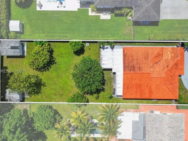 3-bedroom home for sale in Miami - 6010 SW 19 ST - MondialRealty