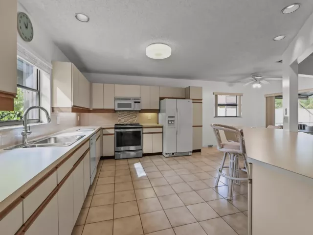 3-bedroom home for sale in Boca Raton - 7131 NW 3rd Avenue - MondialRealty