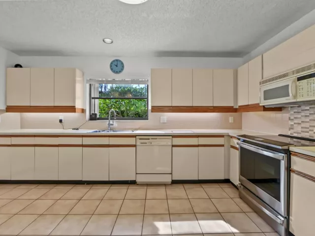 3-bedroom home for sale in Boca Raton - 7131 NW 3rd Avenue - MondialRealty