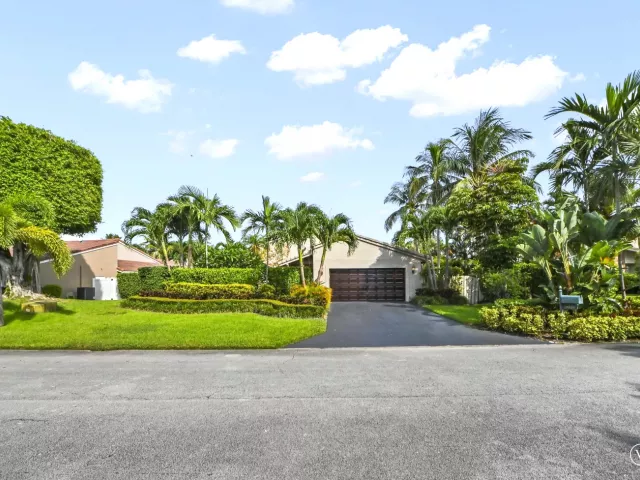 3-bedroom home for sale in Boca Raton - 7131 NW 3rd Avenue - MondialRealty