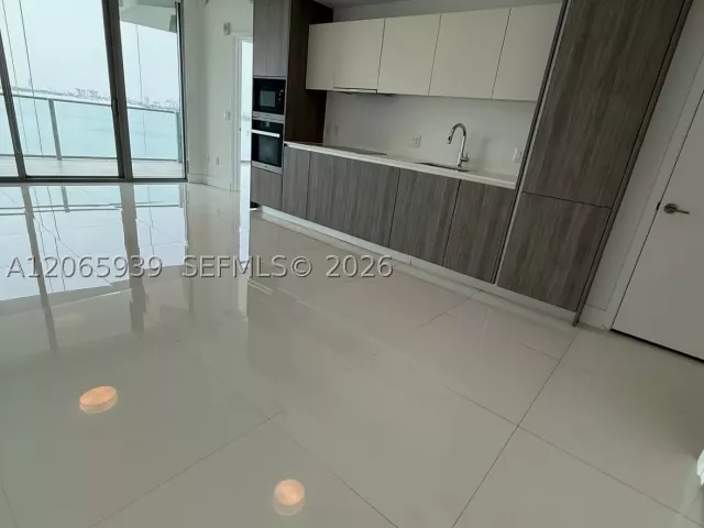 2-bedroom condo for rent in Miami - 2900 NE 7th Ave 1606 - MondialRealty