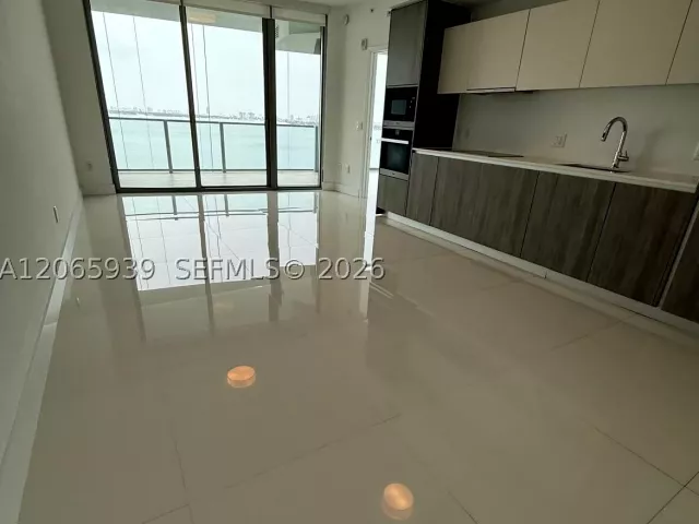 2-bedroom condo for rent in Miami - 2900 NE 7th Ave 1606 - MondialRealty